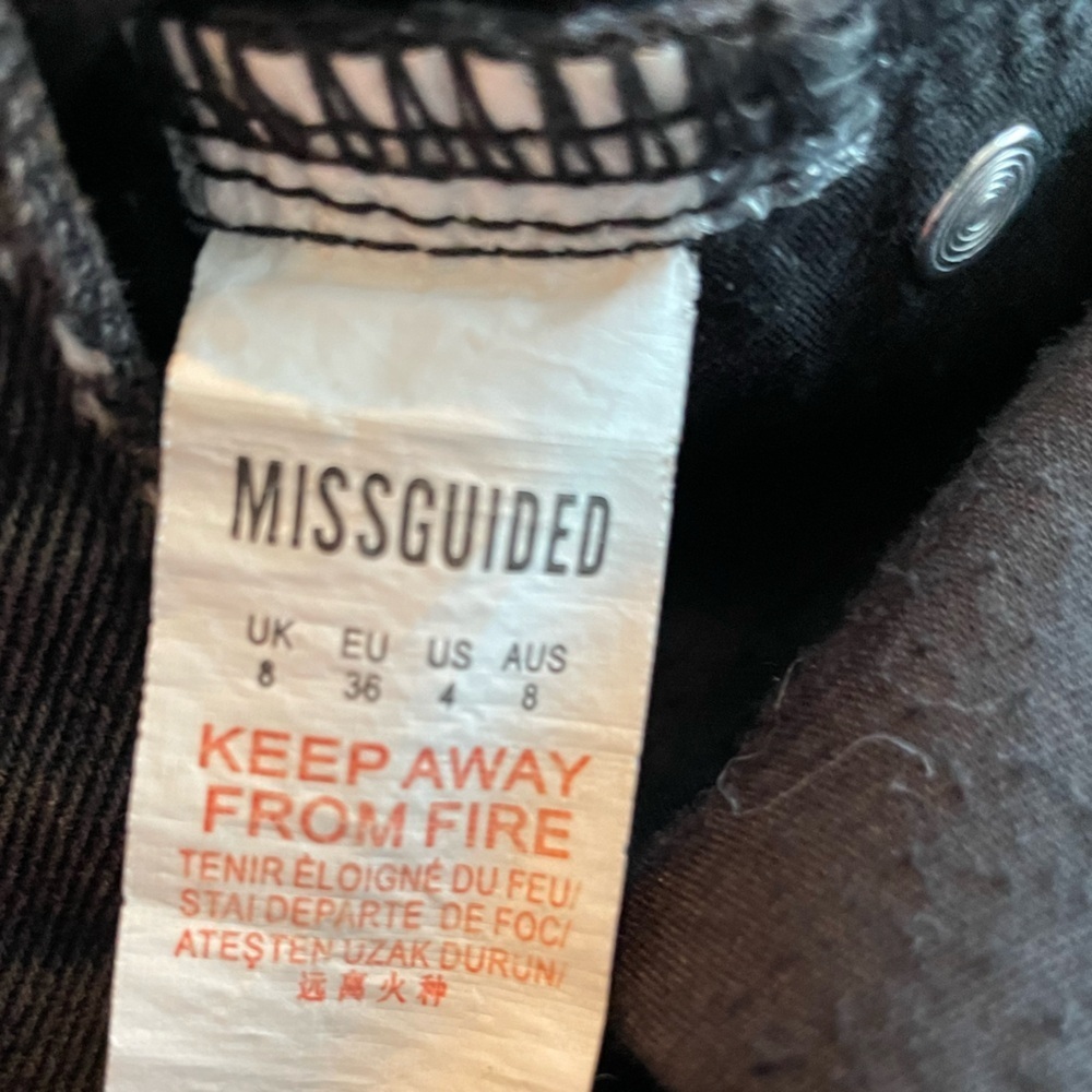 Misguided Straight Leg High Rise Mom Denim Jeans Washed Black Frayed Hem 4 - Picture 4 of 9